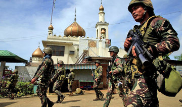Filipino troops recapture mosque, Duterte revisits Marawi