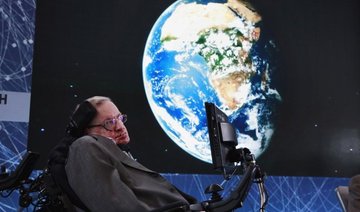 Stephen Hawking lauds Chinese pop star for space migration question
