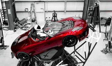 SpaceX Falcon Heavy poised for debut test launch with Tesla Roadster payload