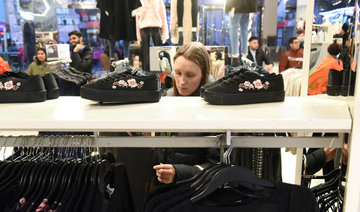 H&M sees growth in online sales lifting earnings this year