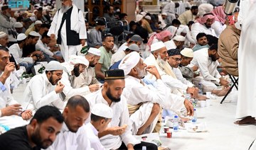 Thousands flock to Saudi Arabia’s 2 Holy Mosques to break fast on first day of Ramadan