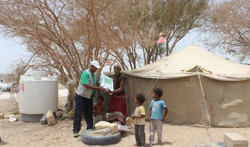 KSRelief distributes 2000 boxes of dates in Yemen’s Marib 