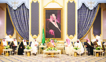 King Salman receives dignitaries in Jeddah