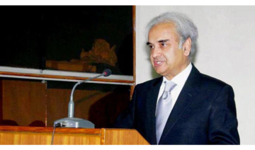 Pakistan's ex-judge sworn in as interim prime minister