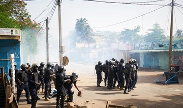 16 hurt as Mali opposition, security forces clash in march