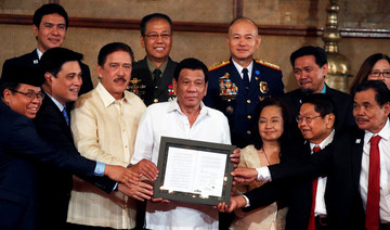 Philippines’ Duterte urges peace in unveiling Muslim autonomy law
