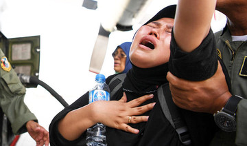 Indonesia buries tsunami dead amid desperate rescue effort