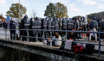 Migrants clash with police at Bosnian-Croatian border