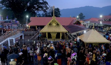 Devotees throng Indian flashpoint temple, but no women