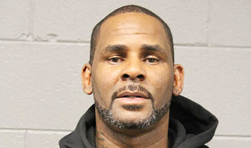 Singer R. Kelly, facing sex abuse charges, gets $1 million bail