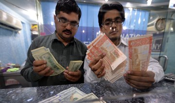 Pakistan launches operation against dollar hoarding to stabilize exchange rate