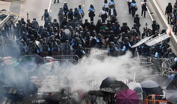 Thousands rally in support of Hong Kong police