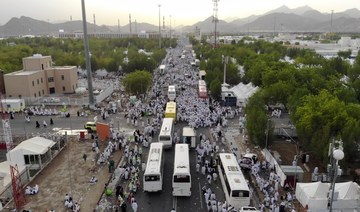 Pilgrims head to Muzdalifah after spending the day in Arafat