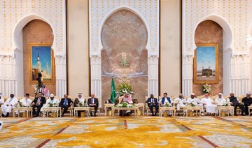 King Salman holds annual reception for senior officials performing Hajj
