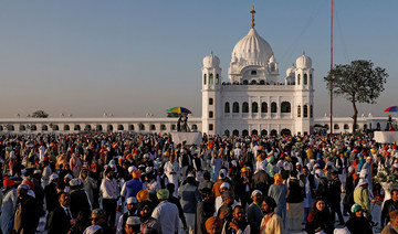 Hundreds of Indian Sikhs make historic pilgrimage to Pakistan