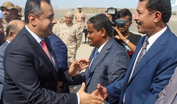 Yemeni government back in Aden under deal with separatists