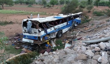 Nine members of Pakistan navy killed in bus crash