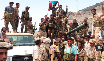 Thousands flee as fighting rages between Yemen government and Houthis