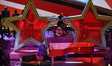 Pneumonia forces Elton John to cut short Auckland gig