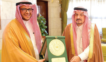 Riyadh governor receives Saudi Cancer Society's officials