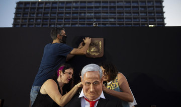 Israeli artist takes aim at Netanyahu with life-size statue