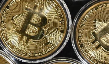 Bitcoin plummets to 10-day low, dragging smaller cryptocurrencies down