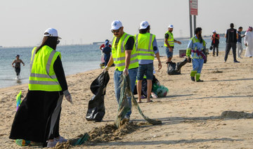 Saudi mayor honors British expat for 27 years of beach cleaning 
