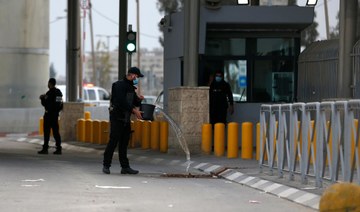 Israeli guards shoot unarmed Palestinian man at crossing
