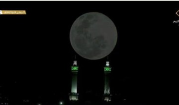 Moon aligns directly above Kaaba in Makkah’s Grand Mosque
