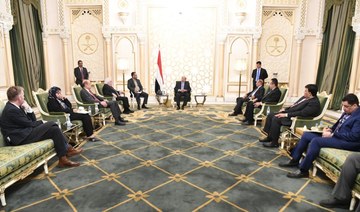 Yemen’s President Abed Rabbo Mansour Hadi meets UN envoy to Yemen Martin Griffiths in Riyadh. (Saba)