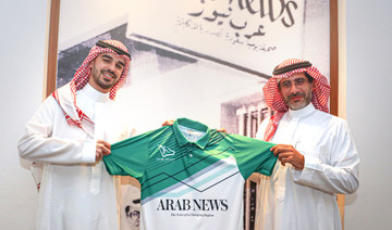 SACF Chairman Prince Saud bin Mishal presenting Arab News Editor-in-Chief with Saudi national cricket team jersey. (AN photo)