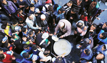 Gaza man winning hearts by donating traditional food to the poor