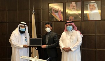 Saudia airline joins Awontech Association’s initiative to provide computers to needy families. (Twitter/@AwonTech)