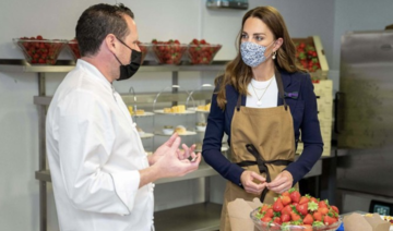 Kate helps out in kitchen during Wimbledon visit