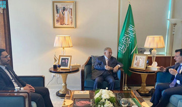 Abdallah Al-Mouallimi hold talks with Mahmoud Daifallah Hmoud (SPA)