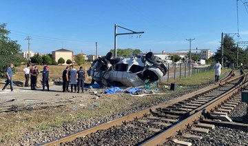 Collision between train, minibus leaves 6 dead in Turkey