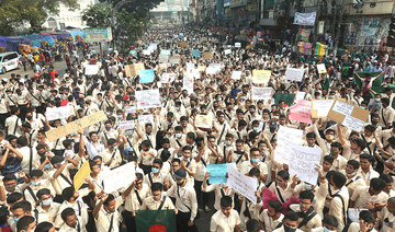 Students paralyze traffic in Bangladeshi capital