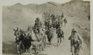 Troops in Mesopotamia, British and Indian troops in the desert at the Sakartutan-Baghaz Road on Jibel Hamarin pass (1914-1918). (Alamy)