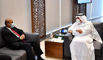 Dr. Abdullah Al-Rabeeah meets Pakeer Mohideen Amza in Riyadh. (SPA)
