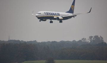 Ryanair slashes losses but omicron hit winter bookings