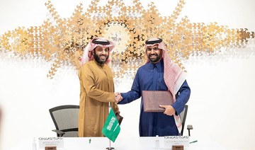 Minister of Culture Prince Badr bin Abdullah bin Farhan and Chairman of the General Entertainment Authority Turki Al-Asheikh sign a memorandum of understanding. (SPA)