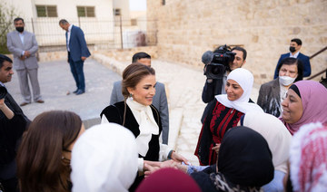 Queen Rania joins unsung heroes in Al Karak for iftar