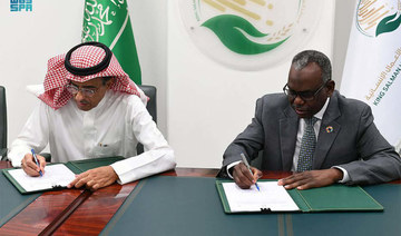  The agreement was signed by the center’s assistant general supervisor for operations and programs, Ahmed bin Ali Al-Baiz, and the UNICEF representative for the Gulf, Al-Tayeb Adam, at the center’s headquarters in Riyadh. (SPA)