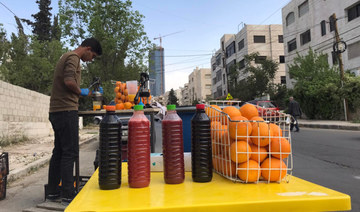 Jordanians beat the heat with fresh orange