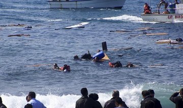 Greece says blocks hundreds of migrants from crossing Aegean