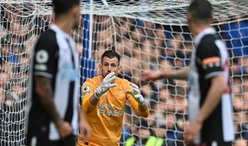 Howe stays tight-lipped on future of Dubravka as Newcastle goalkeeper