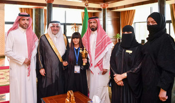 Tabuk Gov. Prince Fahd bin Sultan honors Itizaz Alnefaie, the primary school pupil from Tabuk International Schools. (SPA)