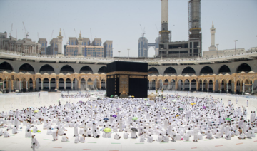 Almost 300,000 apply in Saudi e-draw for Hajj, ministry says