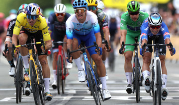 Groenewegen pips Van Aert to win Tour de France stage 3 in photo finish
