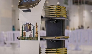 Robot distributes copies of Qur’an to Hajj pilgrims as they perform farewell Tawaf